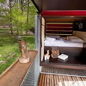https://villa-les-tanieres-du-zoosafari-de-thoiry.hotels-rhonealpes.com